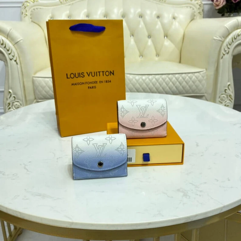 Mythick ru Mahina pe Louis Vuitton Iris XS Wallet in Pink Gradient Mahina Perforated Leather