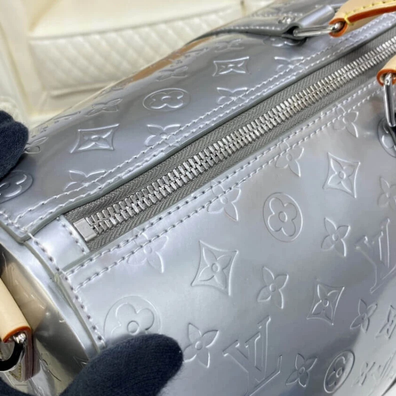 Mythick ru Leather h Louis Vuitton Keepall Bandouliere 50 Silver