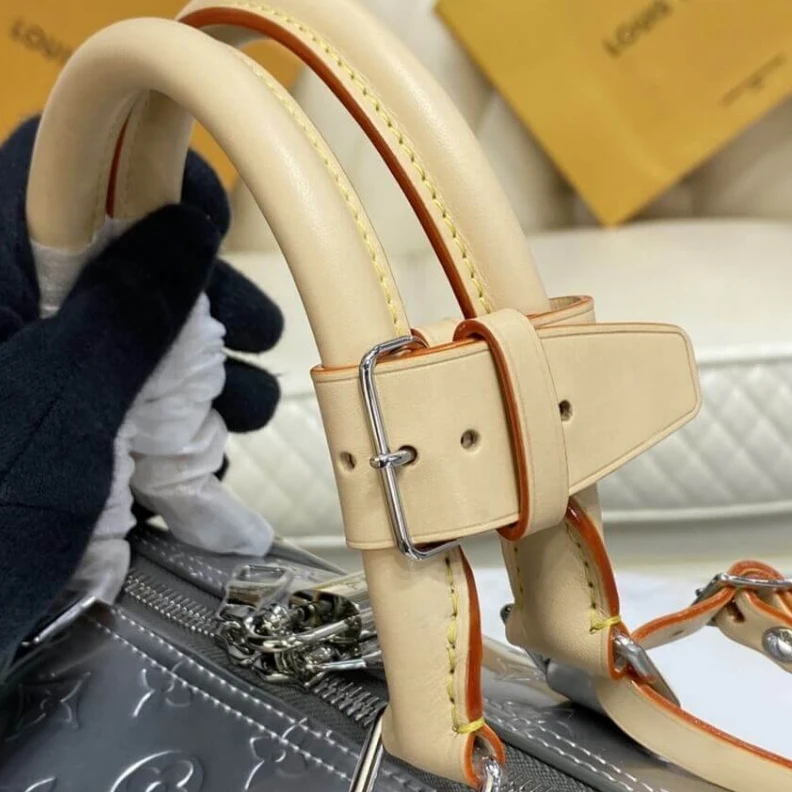 Mythick ru Leather h Louis Vuitton Keepall Bandouliere 50 Silver