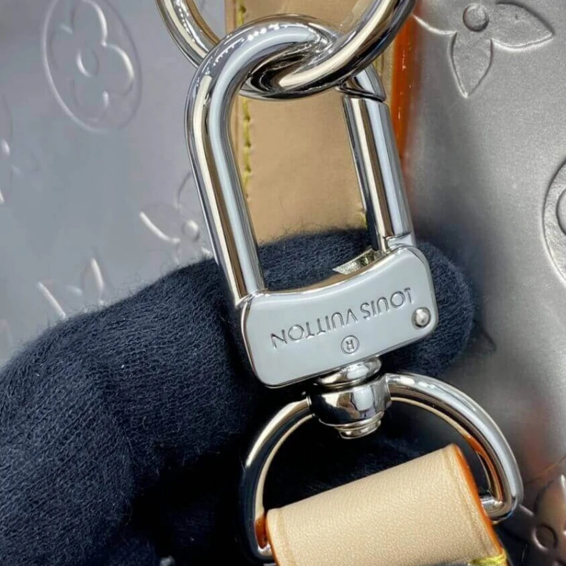 Mythick ru Leather h Louis Vuitton Keepall Bandouliere 50 Silver