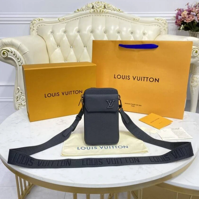 Louis vuitton locations Gusseted Louis Vuitton LV Aerogram Phone Pouch