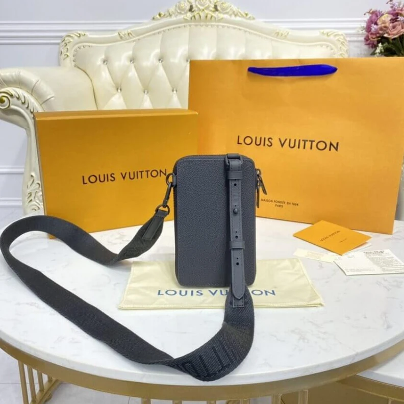 Louis vuitton locations Gusseted Louis Vuitton LV Aerogram Phone Pouch