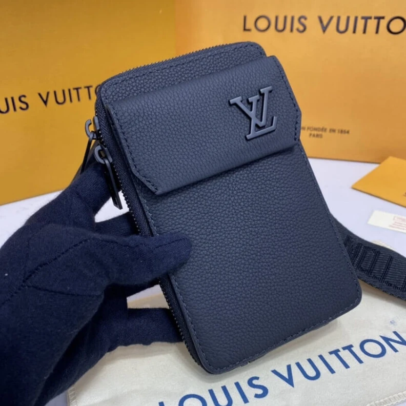 Louis vuitton locations Gusseted Louis Vuitton LV Aerogram Phone Pouch