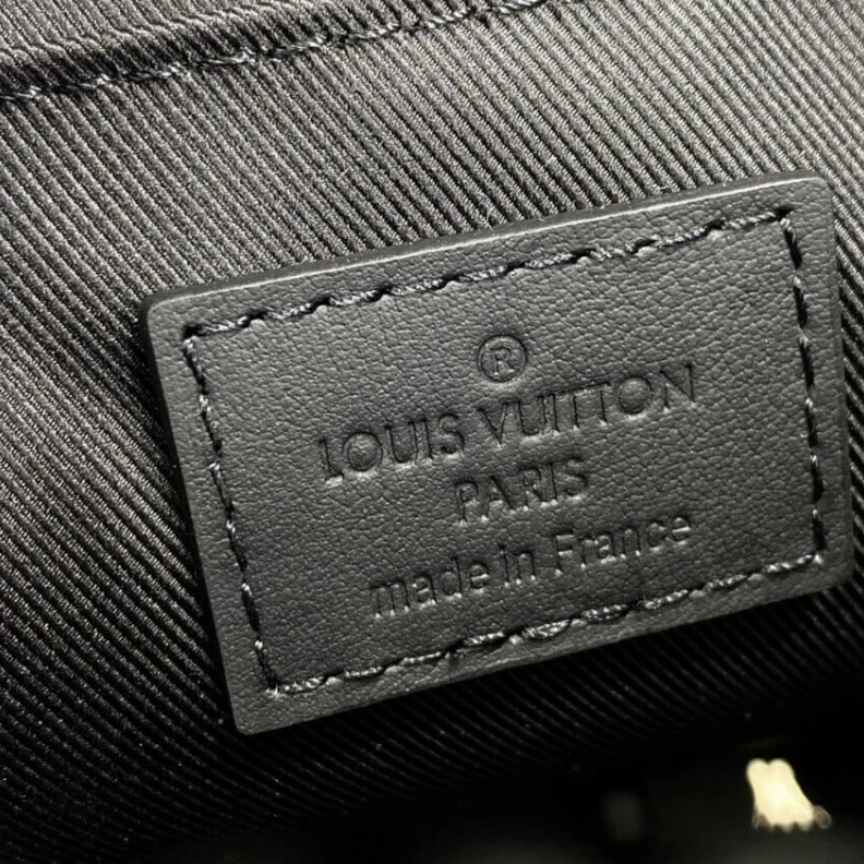 Louis vuitton locations Gusseted Louis Vuitton LV Aerogram Phone Pouch