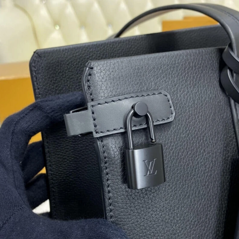 Mythick ru Black gra Louis Vuitton LV Aerogram Tote Bag