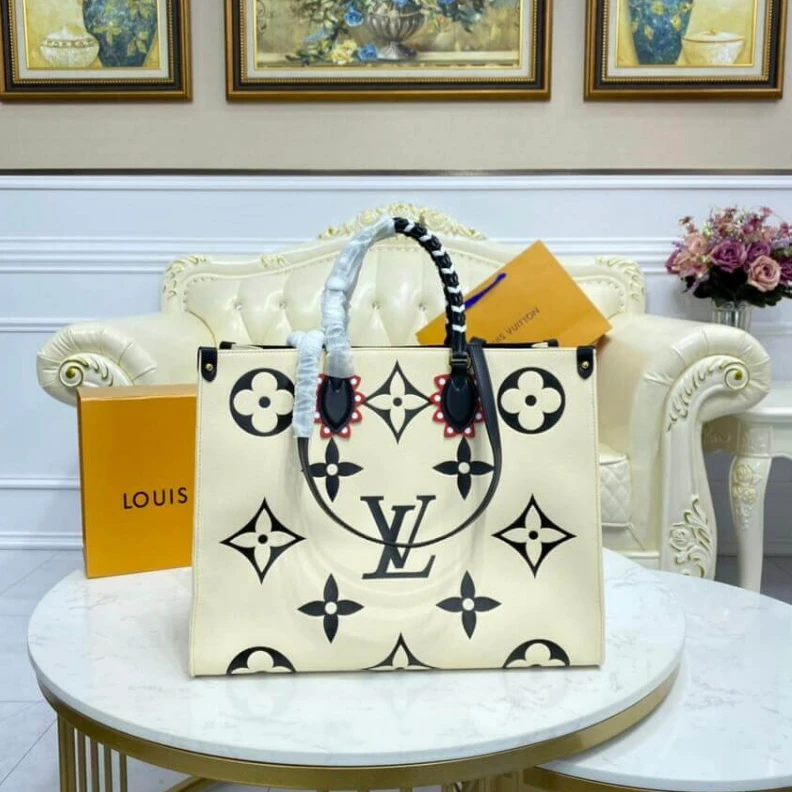 Louis vuitton locations Embossed Louis Vuitton LV Crafty OnTheGo GM Creme Black