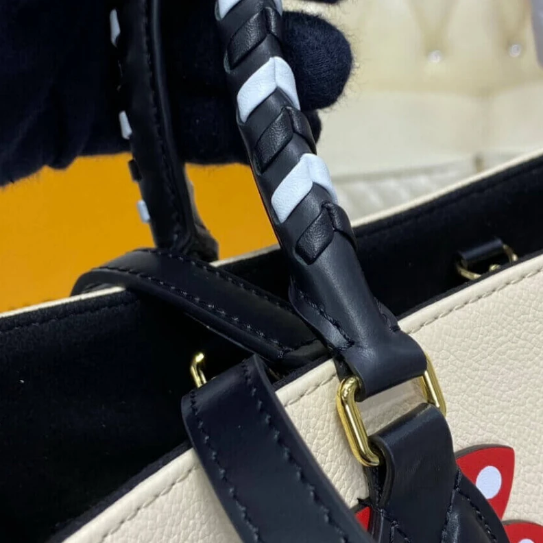 Louis vuitton locations Embossed Louis Vuitton LV Crafty OnTheGo GM Creme Black