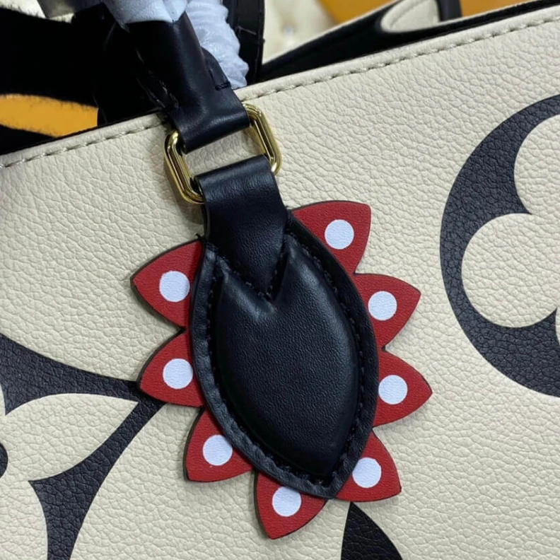 Louis vuitton locations Embossed Louis Vuitton LV Crafty OnTheGo GM Creme Black