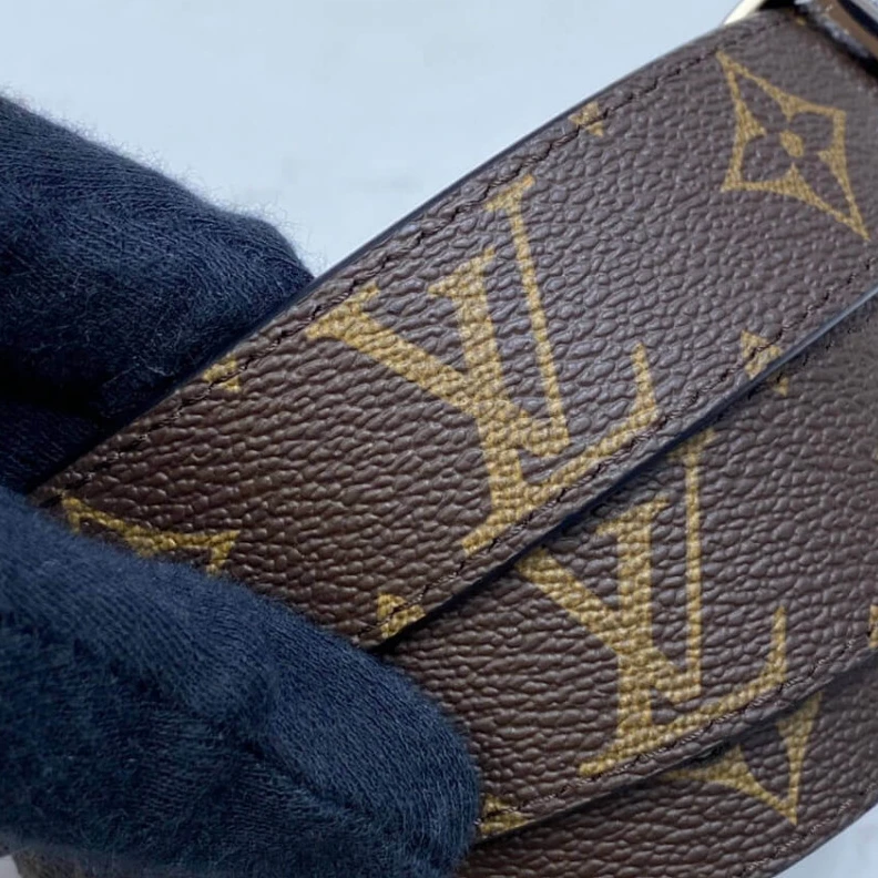 Replica bags lv This LV In Louis Vuitton LV Initiales 30mm Reversible Blet