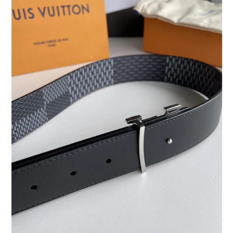 Lv belts replica This LV In Louis Vuitton LV Initiales 40mm Reversible Belt