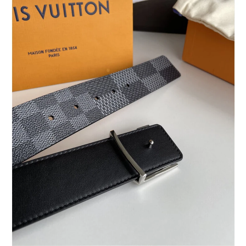 Lv belts replica This LV In Louis Vuitton LV Initiales 40mm Reversible Belt
