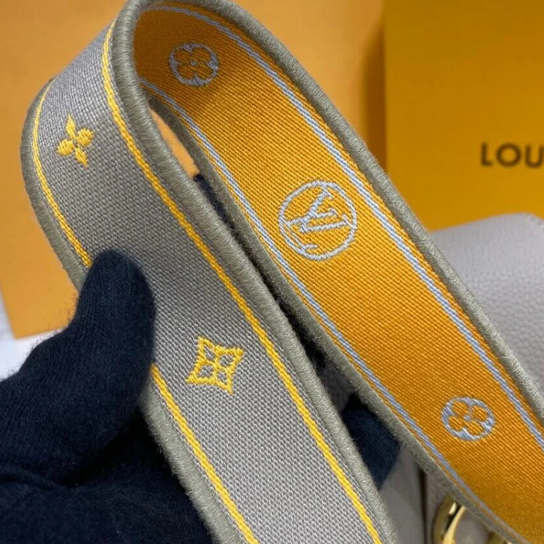 Mythick ru   Louis Vuitton LV Pont 9 Soft MM Grey
