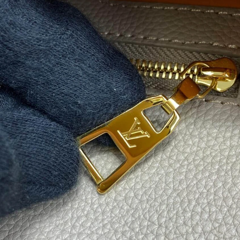 Mythick ru   Louis Vuitton LV Pont 9 Soft MM Grey