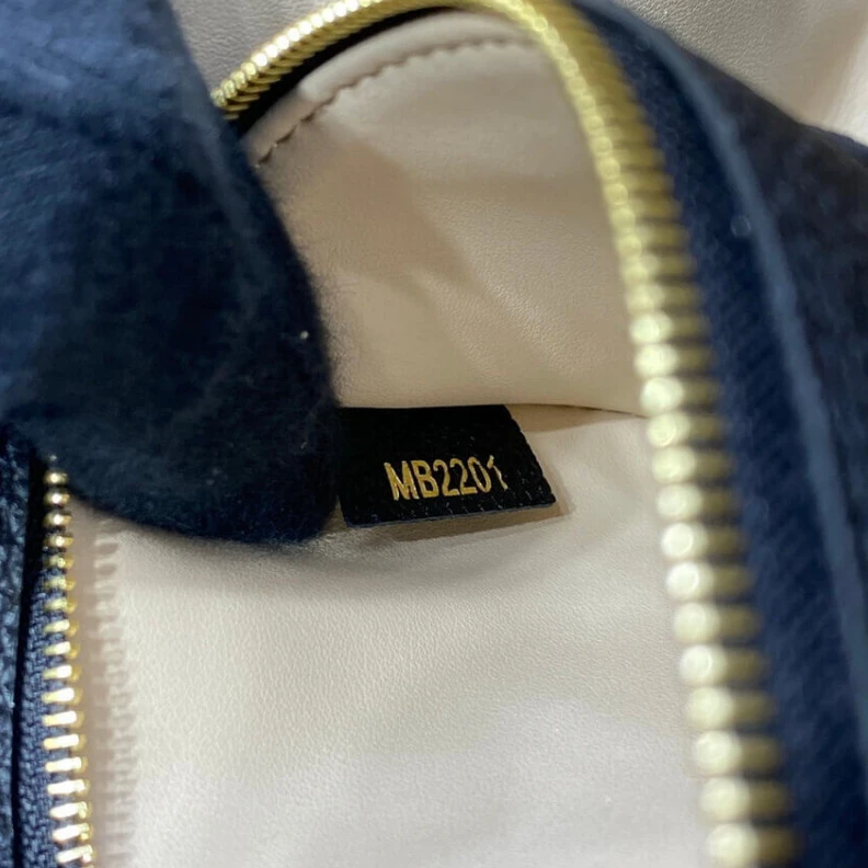 Replica bags LV Circle Louis Vuitton LV Pont 9 Soft PM Black