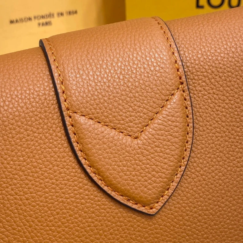 Mythick Louis Vuitton LV Pont 9 Soft PM Golden Siena