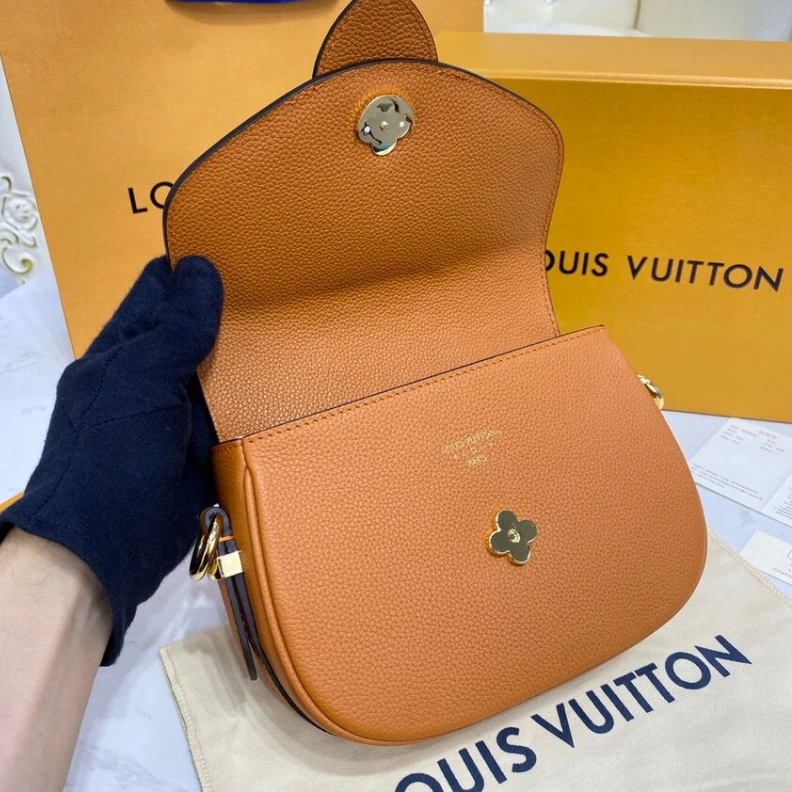 Mythick Louis Vuitton LV Pont 9 Soft PM Golden Siena