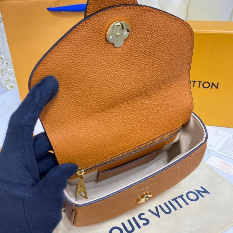 Mythick Louis Vuitton LV Pont 9 Soft PM Golden Siena