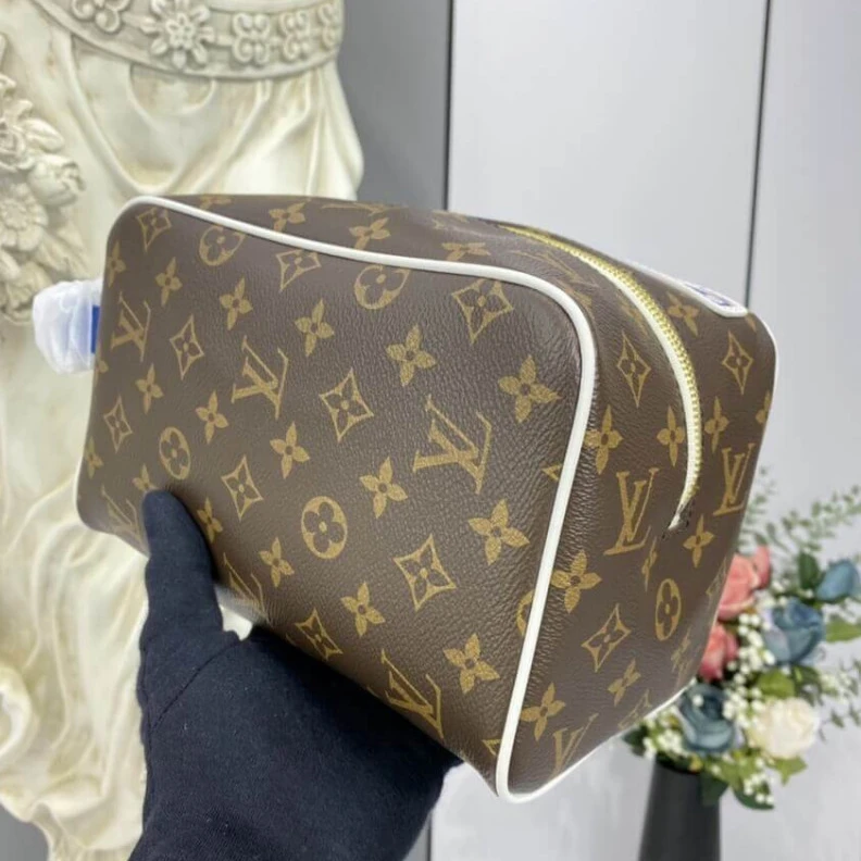 Replica bags Monogram Louis Vuitton LV x NBA Cloakroom Dopp Kit