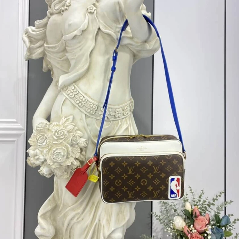 Mythick ru Strap Dro Louis Vuitton LV x NBA Nil Messenger Bag