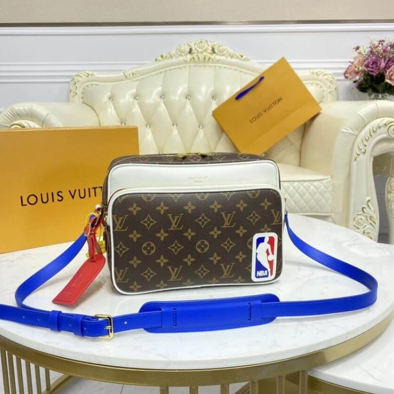 Mythick ru Strap Dro Louis Vuitton LV x NBA Nil Messenger Bag
