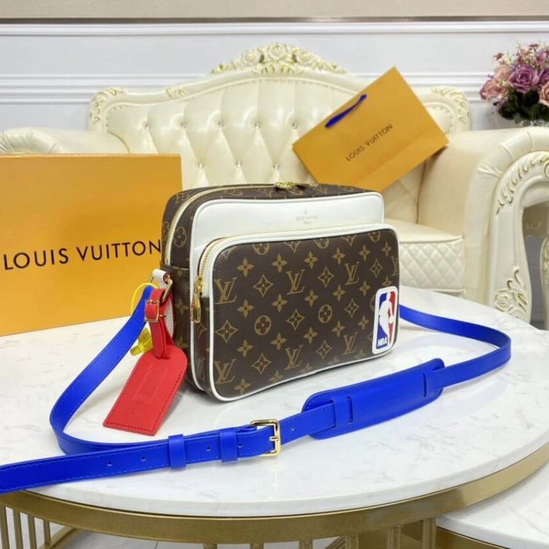 Mythick ru Strap Dro Louis Vuitton LV x NBA Nil Messenger Bag