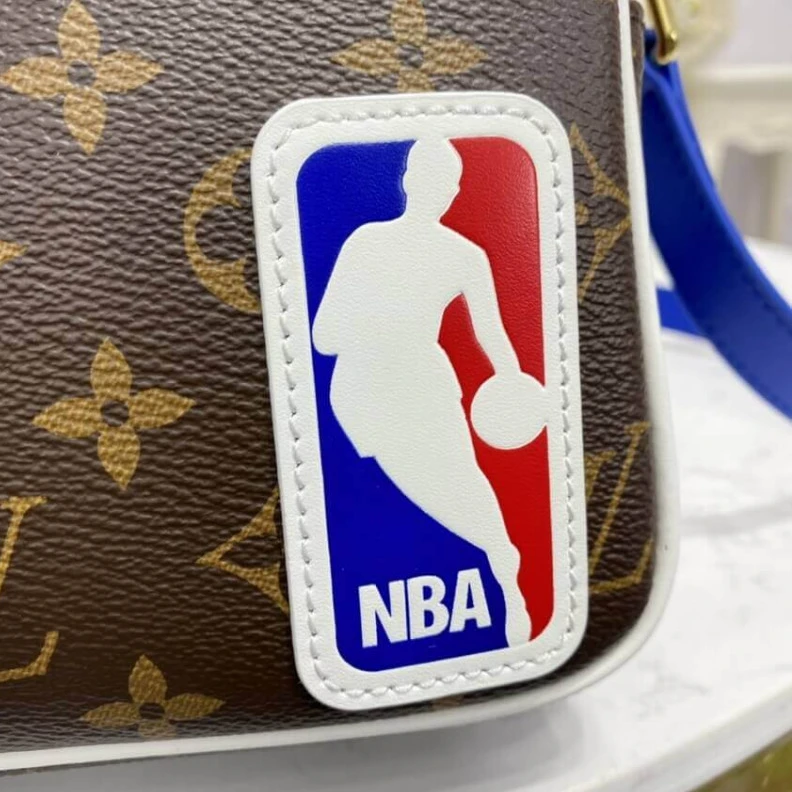 Mythick ru Strap Dro Louis Vuitton LV x NBA Nil Messenger Bag