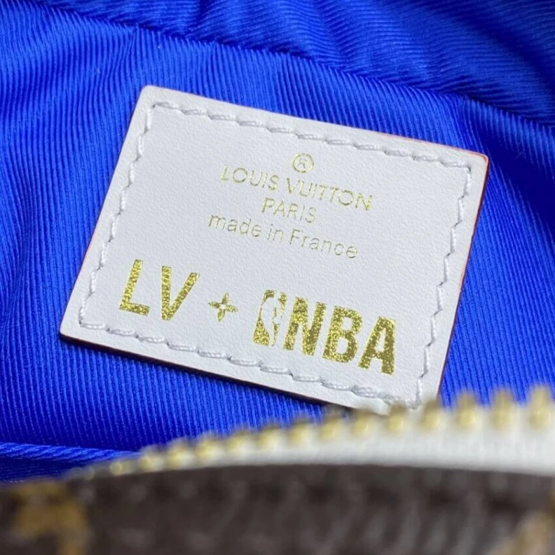 Mythick ru Strap Dro Louis Vuitton LV x NBA Nil Messenger Bag