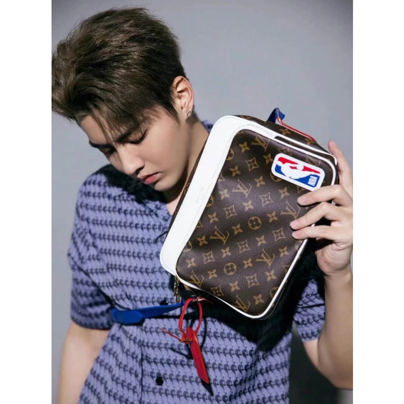 Mythick ru Strap Dro Louis Vuitton LV x NBA Nil Messenger Bag