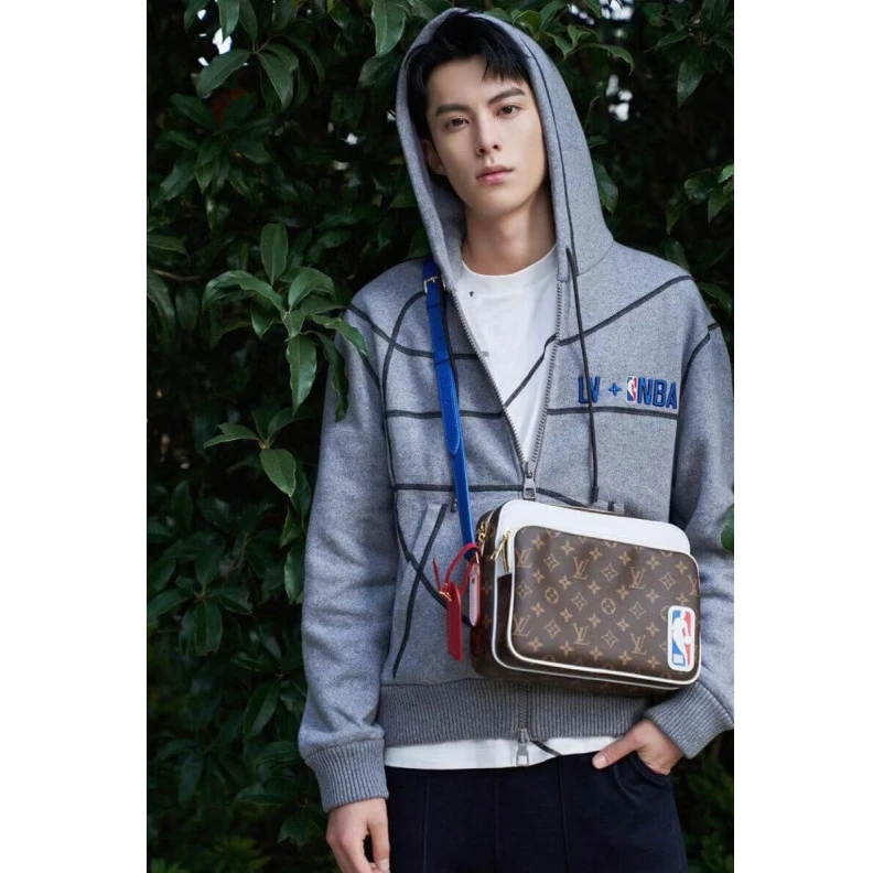Mythick ru Strap Dro Louis Vuitton LV x NBA Nil Messenger Bag