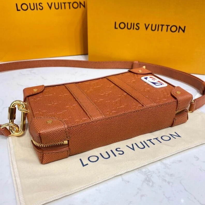 Replica bag Textile l Louis Vuitton LVXNBA Soft Trunk Wearable Wallet