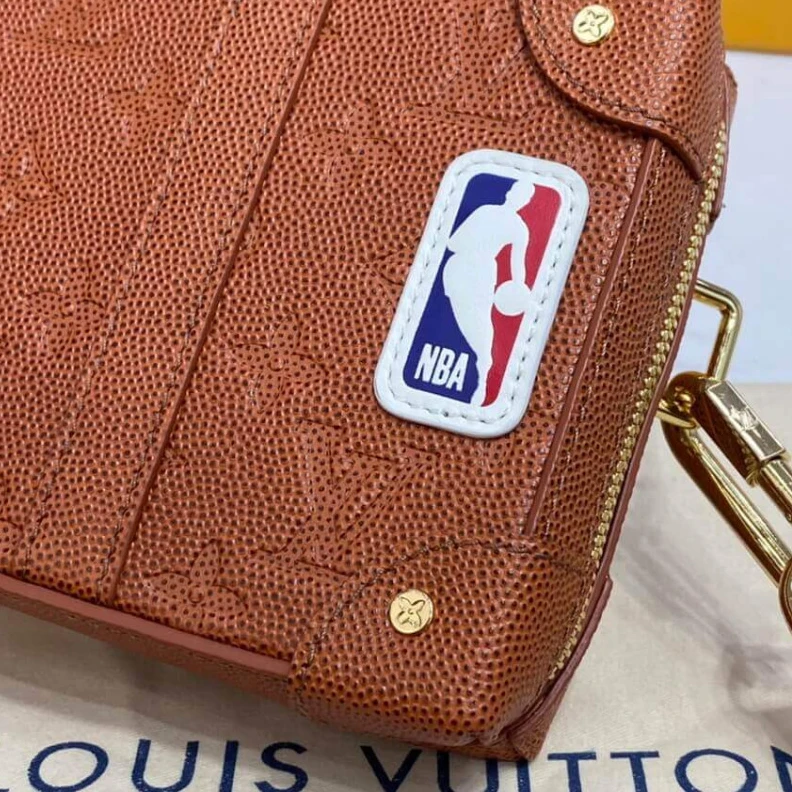 Replica bag Textile l Louis Vuitton LVXNBA Soft Trunk Wearable Wallet
