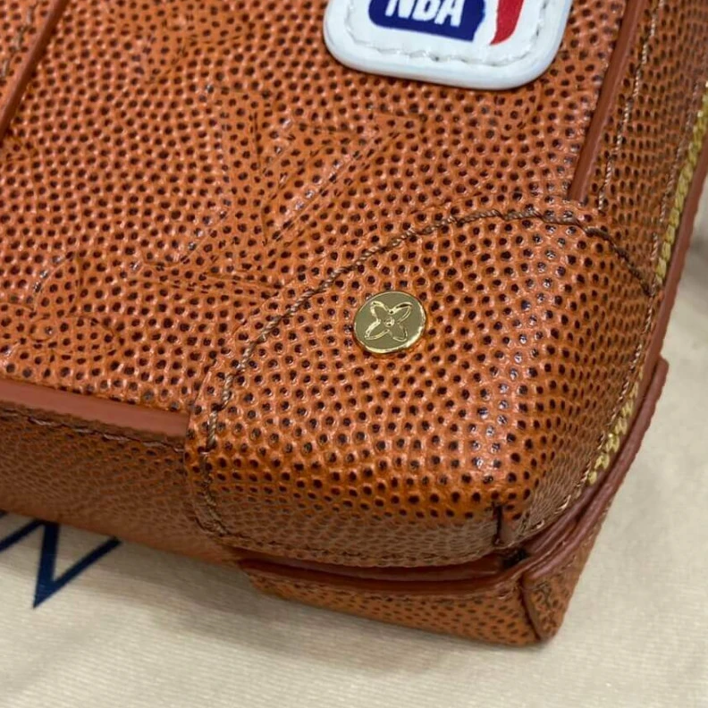 Replica bag Textile l Louis Vuitton LVXNBA Soft Trunk Wearable Wallet