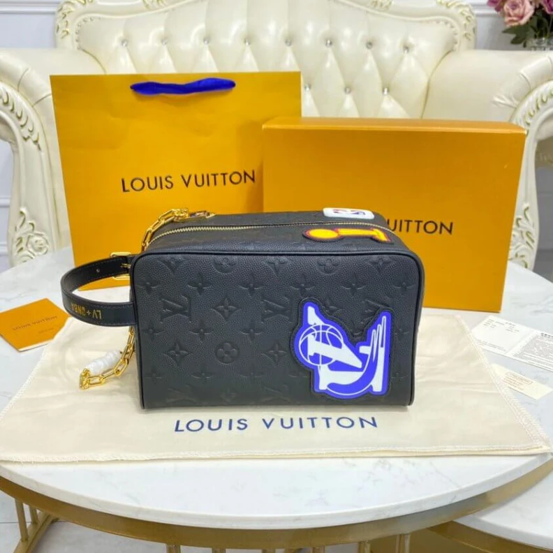 Mythick ru Cowhidele Louis Vuitton LVxNBA Cloakroom Dopp Kit Black