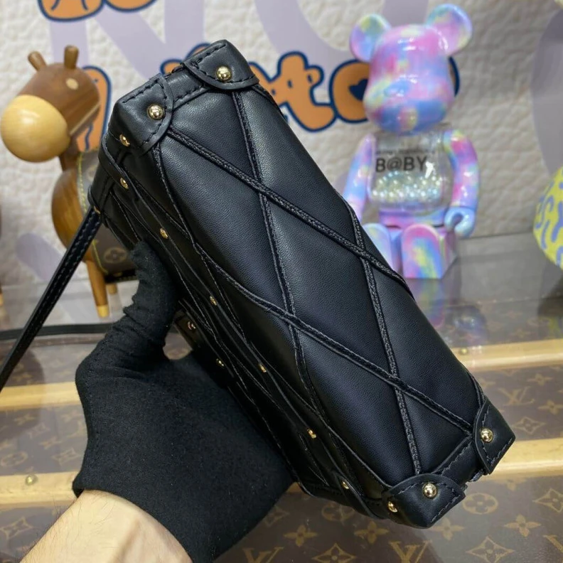 Replica bags lv Black Bei Louis Vuitton Lambskin Petite Malle