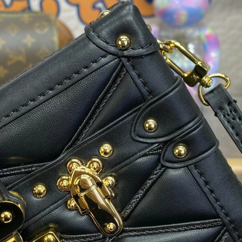 Replica bags lv Black Bei Louis Vuitton Lambskin Petite Malle