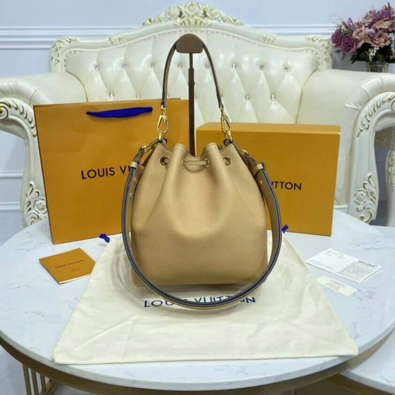 Mythick.ru Front poc Louis Vuitton Lockme Bucket Arizona