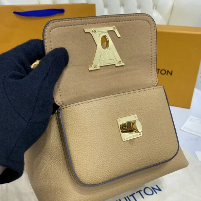 Mythick.ru Front poc Louis Vuitton Lockme Bucket Arizona