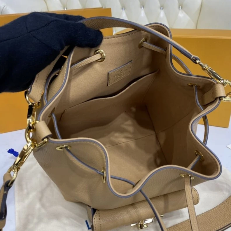 Mythick.ru Front poc Louis Vuitton Lockme Bucket Arizona