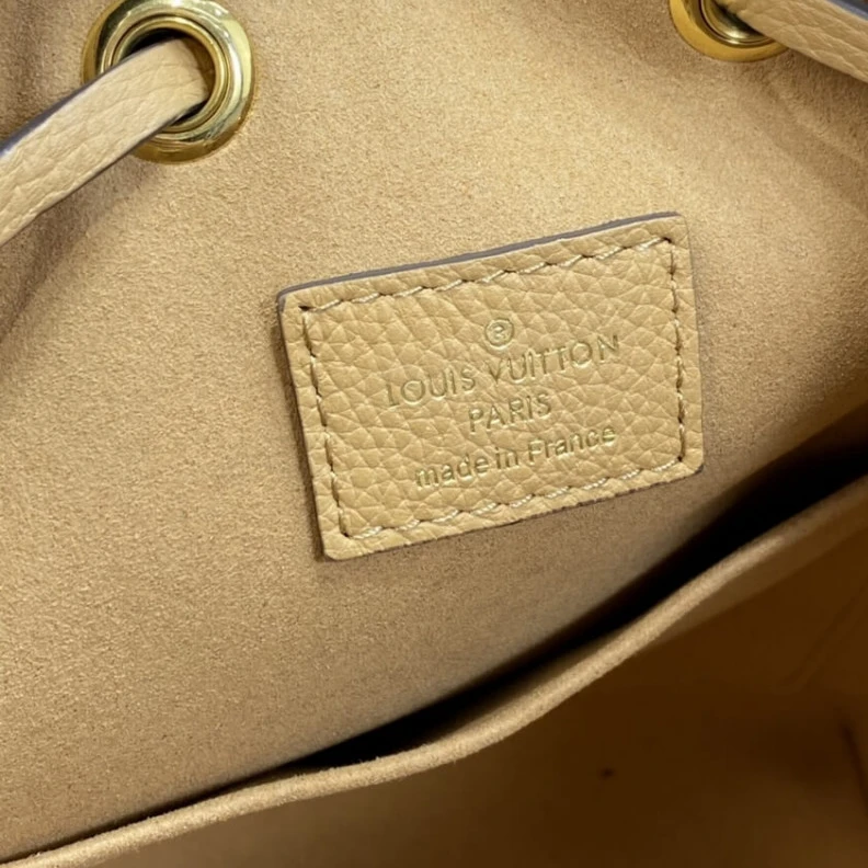 Mythick.ru Front poc Louis Vuitton Lockme Bucket Arizona