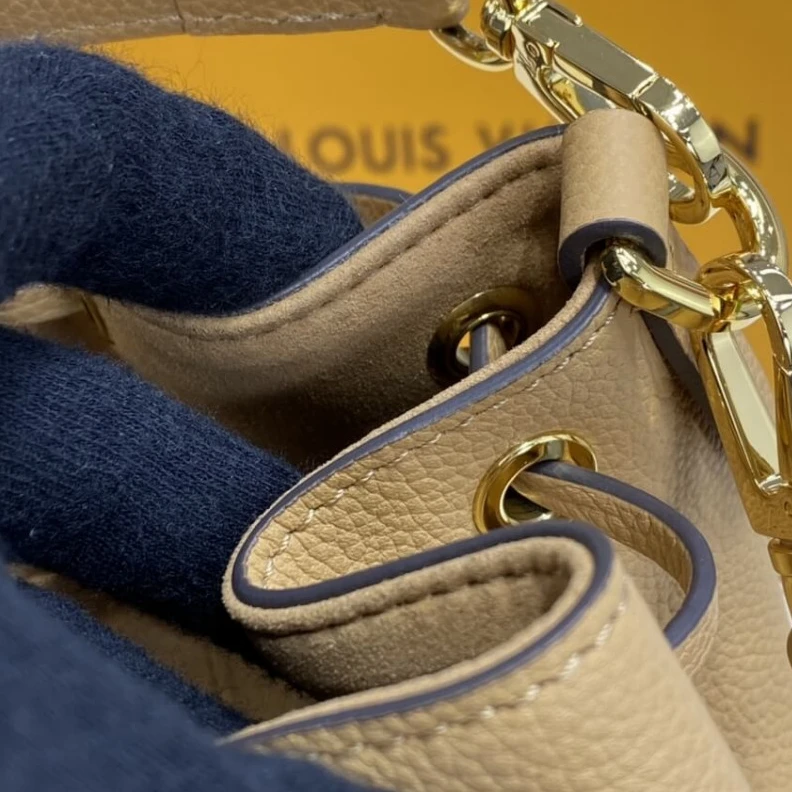 Mythick.ru Front poc Louis Vuitton Lockme Bucket Arizona
