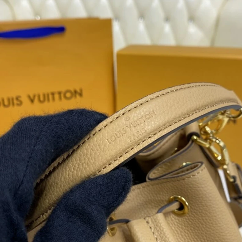 Mythick.ru Front poc Louis Vuitton Lockme Bucket Arizona