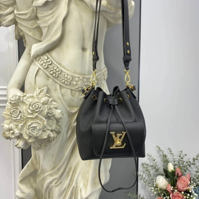 Top lv The Lockme Louis Vuitton Lockme Bucket Black