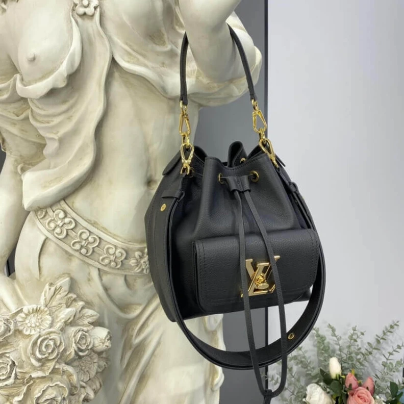 Top lv The Lockme Louis Vuitton Lockme Bucket Black