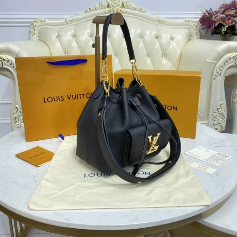 Top lv The Lockme Louis Vuitton Lockme Bucket Black