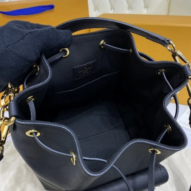 Top lv The Lockme Louis Vuitton Lockme Bucket Black