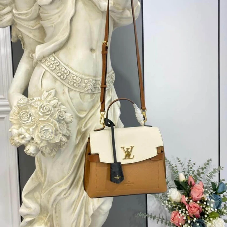 Mythick ru Softcalfs Louis Vuitton Lockme Ever BB White Brown