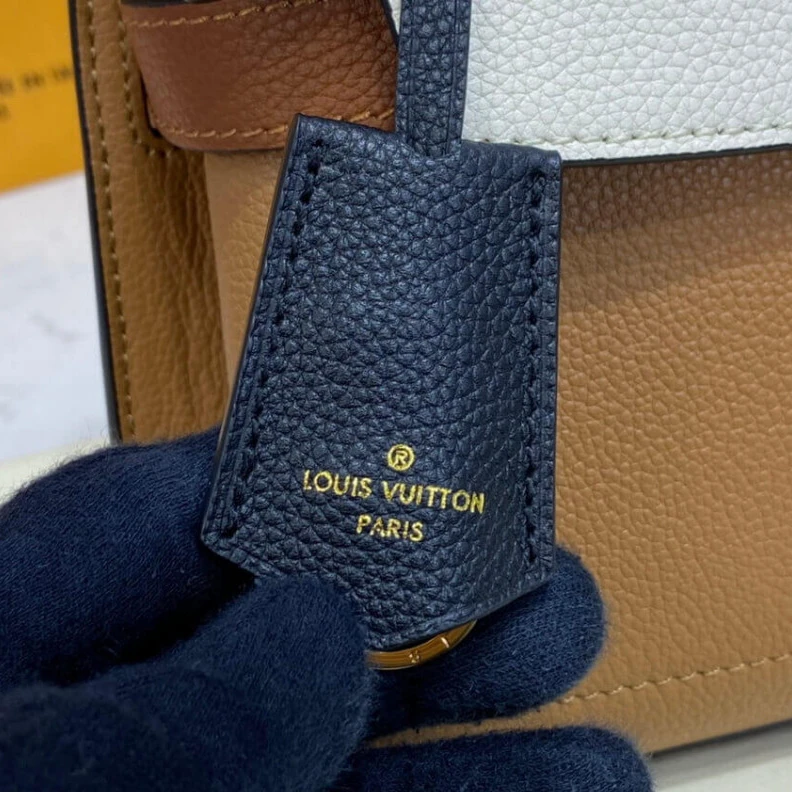 Mythick ru Softcalfs Louis Vuitton Lockme Ever BB White Brown