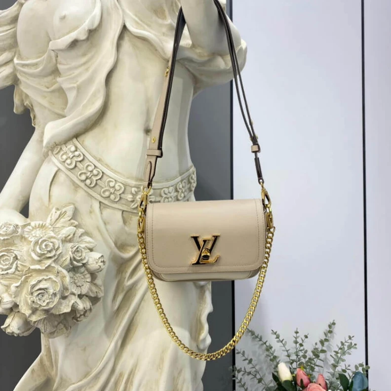 Mythick.ru Grained c Louis Vuitton Lockme Tender Greige