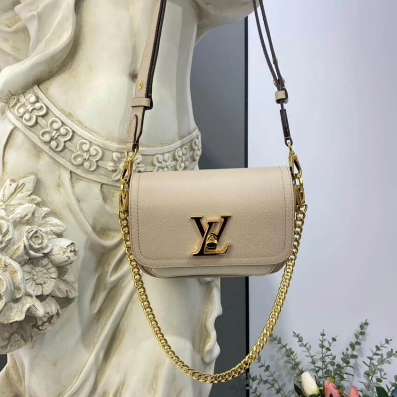 Mythick.ru Grained c Louis Vuitton Lockme Tender Greige