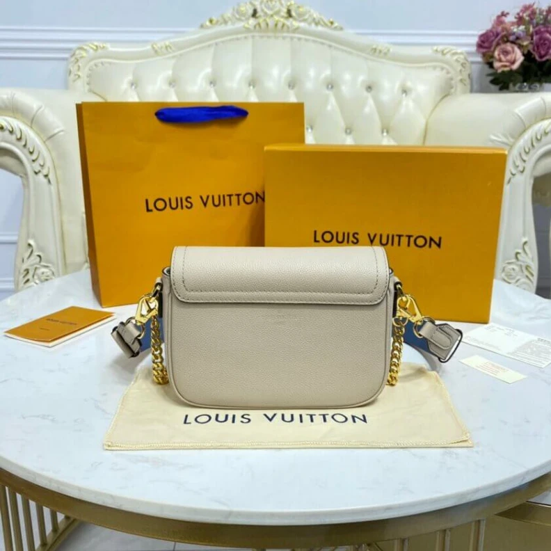 Mythick.ru Grained c Louis Vuitton Lockme Tender Greige